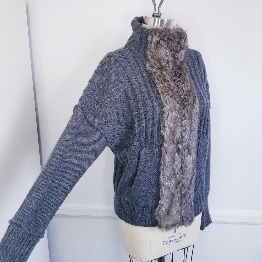🌸 DKNY | Faux‎ Fur Sweater size Small